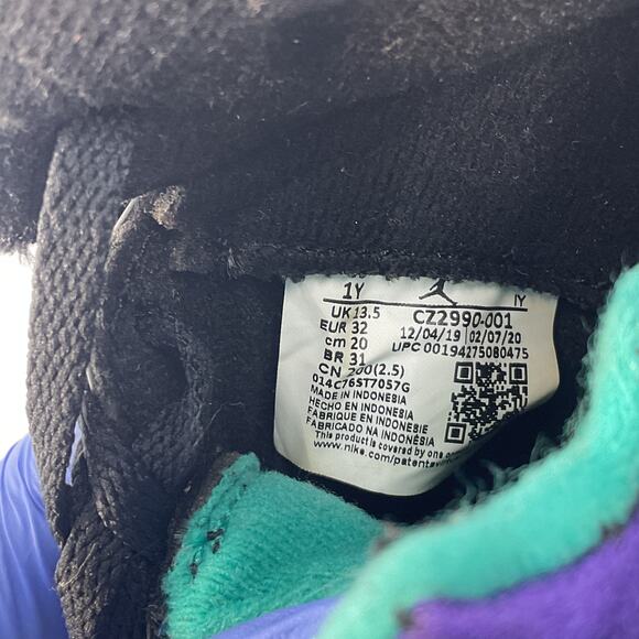 Nike Kids Shoes Black and Red - Picture 6 of 8